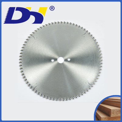 【精密裁板機鋸片】的壽命長短，在于它的護養